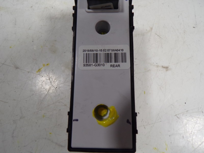 Recambio de mando elevalunas trasero derecho para hyundai i30 fastback 1.4 tgdi cat referencia OEM IAM 93581G3010PMP  
