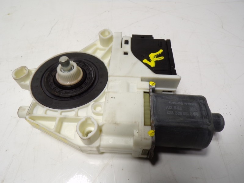 Recambio de motor elevalunas delantero derecho para alfa romeo giulia (952) 2.2 jtdm cat referencia OEM IAM 71779152 C59649102 C