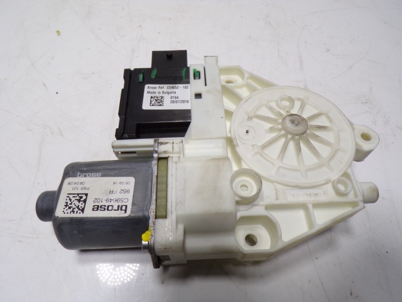 Recambio de motor elevalunas delantero derecho para alfa romeo giulia (952) 2.2 jtdm cat referencia OEM IAM 71779152 C59649102 C