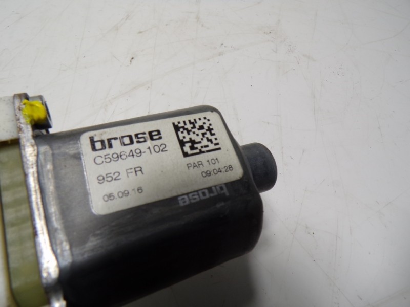 Recambio de motor elevalunas delantero derecho para alfa romeo giulia (952) 2.2 jtdm cat referencia OEM IAM 71779152 C59649102 C