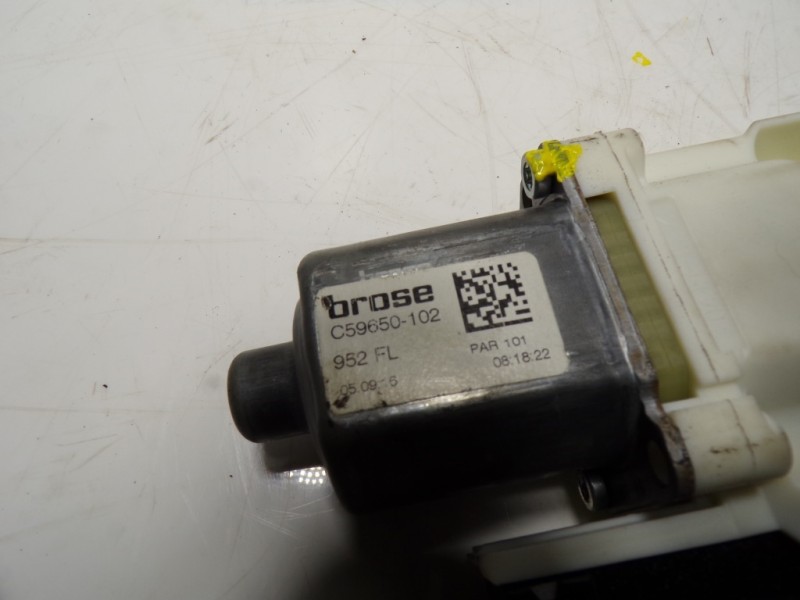 Recambio de motor elevalunas delantero izquierdo para alfa romeo giulia (952) 2.2 jtdm cat referencia OEM IAM 71779153 C59651102