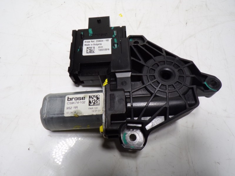 Recambio de motor elevalunas trasero derecho para alfa romeo giulia (952) 2.2 jtdm cat referencia OEM IAM 71779158 C59654102 C59