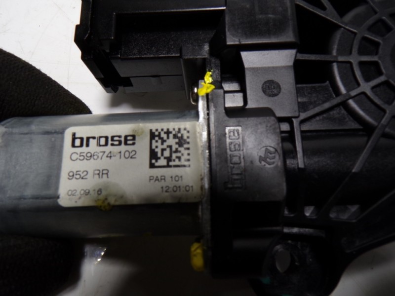 Recambio de motor elevalunas trasero derecho para alfa romeo giulia (952) 2.2 jtdm cat referencia OEM IAM 71779158 C59654102 C59