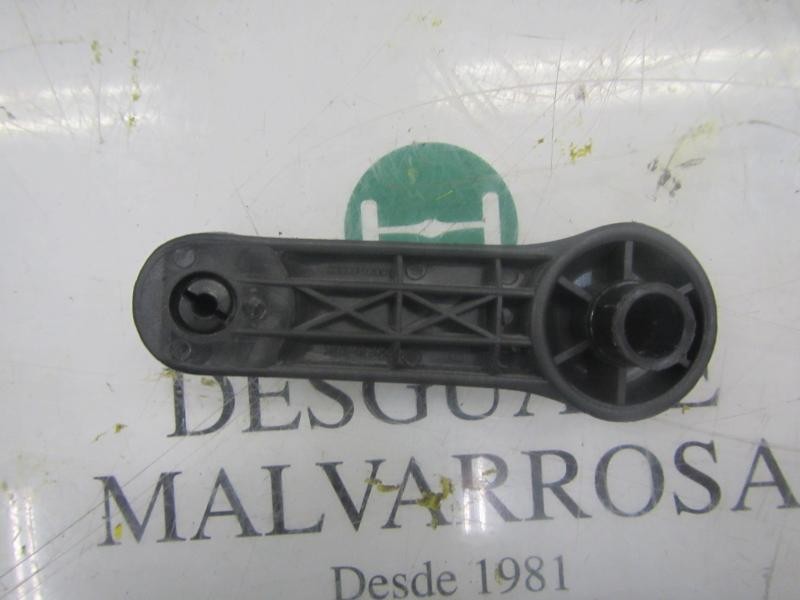 Recambio de maneta elevalunas trasera derecha para hyundai i30 1.6 crdi cat referencia OEM IAM 8263022001WK  