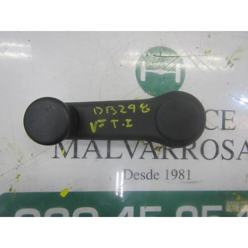 Recambio de maneta elevalunas trasera izquierda para hyundai i30 1.6 crdi cat referencia OEM IAM 8263022001WK  