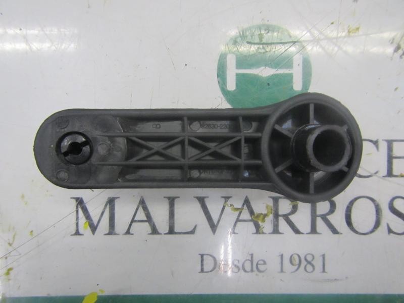 Recambio de maneta elevalunas trasera izquierda para hyundai i30 1.6 crdi cat referencia OEM IAM 8263022001WK  