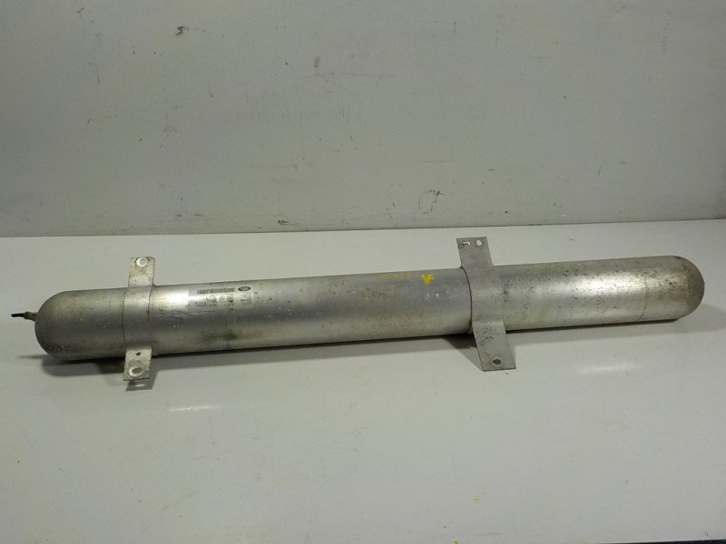 Recambio de deposito suspension para land rover range rover sport hse referencia OEM IAM LR050933 DPLA5B709BA 