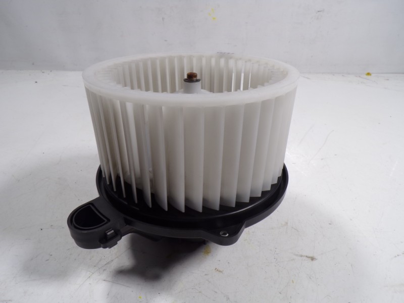 Recambio de motor calefaccion para hyundai i30 fastback 1.4 tgdi cat referencia OEM IAM 97113A4000  