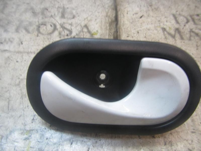Recambio de maneta interior delantera derecha para renault clio grandtour authentique referencia OEM IAM 806700165R  