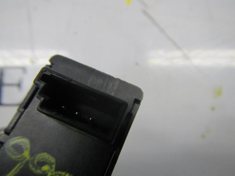 Recambio de mando elevalunas delantero derecho para bmw serie 1 berlina (e81/e87) 120d referencia OEM IAM 61316970247  