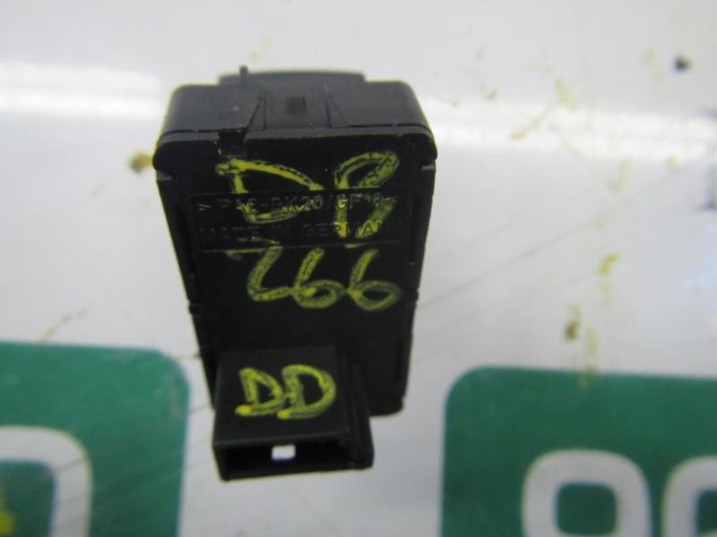 Recambio de mando elevalunas delantero derecho para bmw serie 1 berlina (e81/e87) 120d referencia OEM IAM 61316970247  