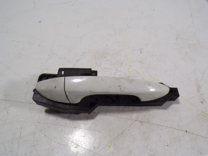 Recambio de maneta exterior delantera derecha para hyundai i20 1.1 crdi cat referencia OEM IAM 82661C8050  