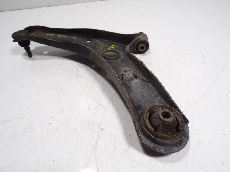 Recambio de brazo suspension inferior delantero derecho para hyundai i20 1.2 cat referencia OEM IAM 54501C8000  