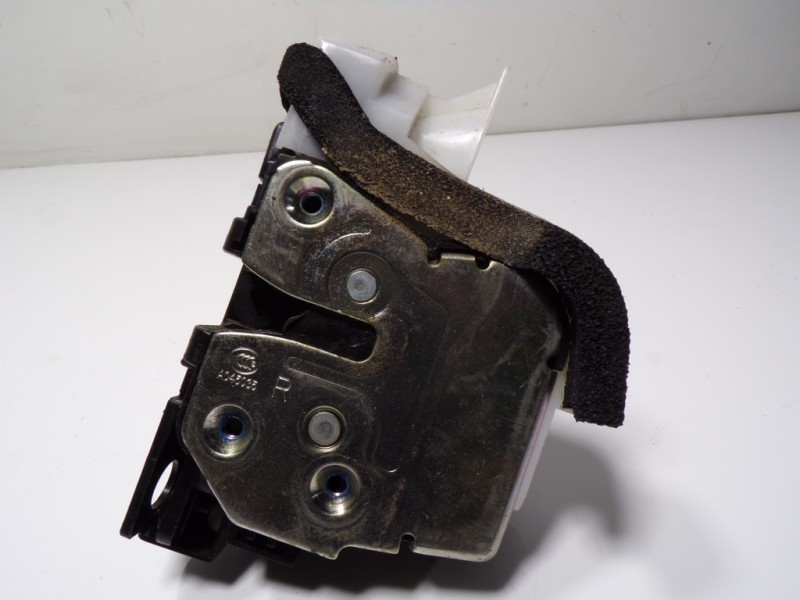 Recambio de cerradura puerta delantera derecha para hyundai i20 1.2 cat referencia OEM IAM 81320C8040 81320C8040 