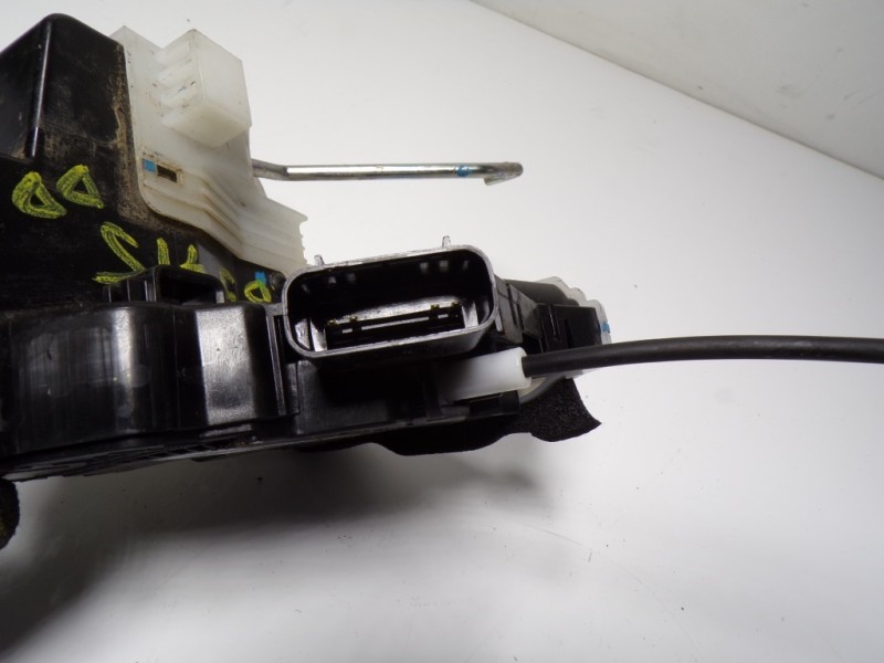 Recambio de cerradura puerta delantera derecha para hyundai i20 1.2 cat referencia OEM IAM 81320C8040 81320C8040 