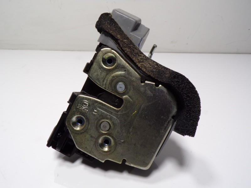 Recambio de cerradura puerta trasera derecha para hyundai i20 1.2 cat referencia OEM IAM 81420C8020 81420C8020 