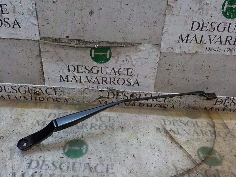 Recambio de brazo limpia delantero derecho para peugeot 308 1.2 12v e-thp referencia OEM IAM 1610672480  