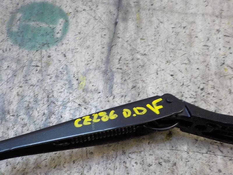 Recambio de brazo limpia delantero derecho para peugeot 308 1.2 12v e-thp referencia OEM IAM 1610672480  