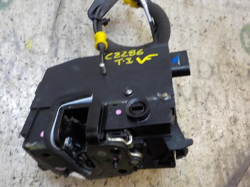 Recambio de cerradura puerta trasera izquierda para peugeot 308 1.2 12v e-thp referencia OEM IAM 9826126080  