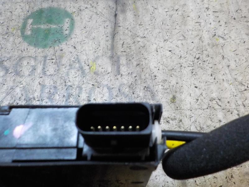 Recambio de cerradura puerta trasera izquierda para peugeot 308 1.2 12v e-thp referencia OEM IAM 9826126080  