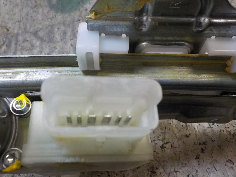 Recambio de elevalunas trasero derecho para peugeot 308 1.2 12v e-thp referencia OEM IAM 9816273480  