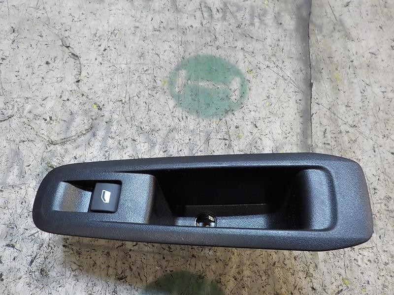 Recambio de mando elevalunas trasero derecho para peugeot 308 1.2 12v e-thp referencia OEM IAM 96762292ZD  