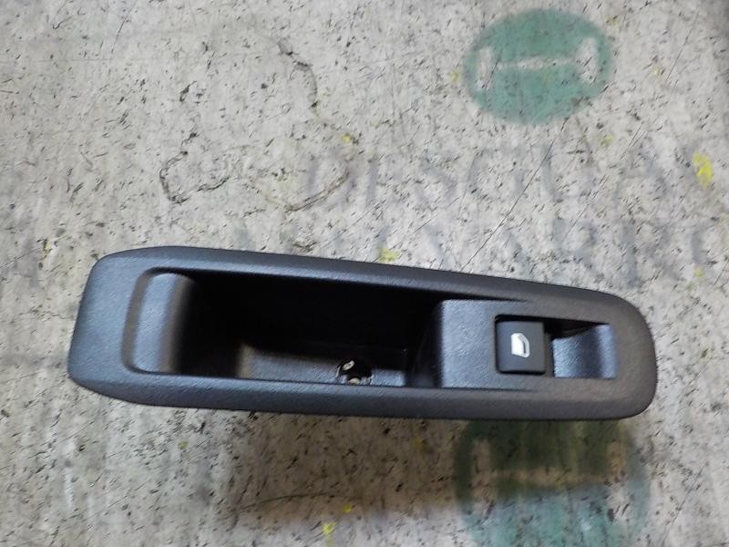 Recambio de mando elevalunas trasero izquierdo para peugeot 308 1.2 12v e-thp referencia OEM IAM 96762292ZD  