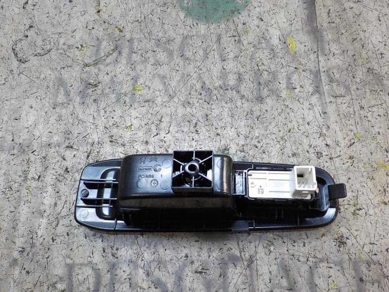 Recambio de mando elevalunas trasero izquierdo para peugeot 308 1.2 12v e-thp referencia OEM IAM 96762292ZD  
