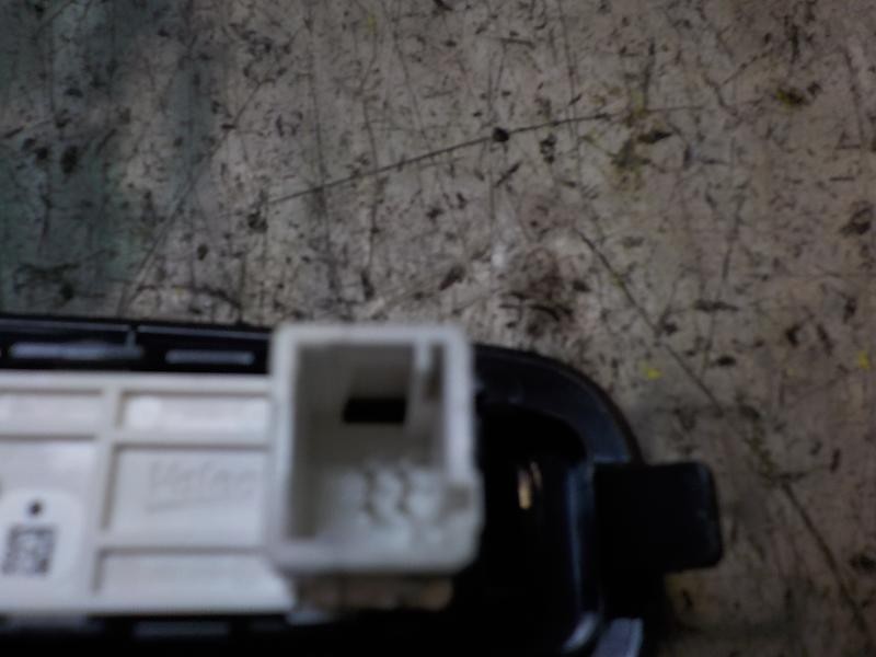 Recambio de mando elevalunas trasero izquierdo para peugeot 308 1.2 12v e-thp referencia OEM IAM 96762292ZD  