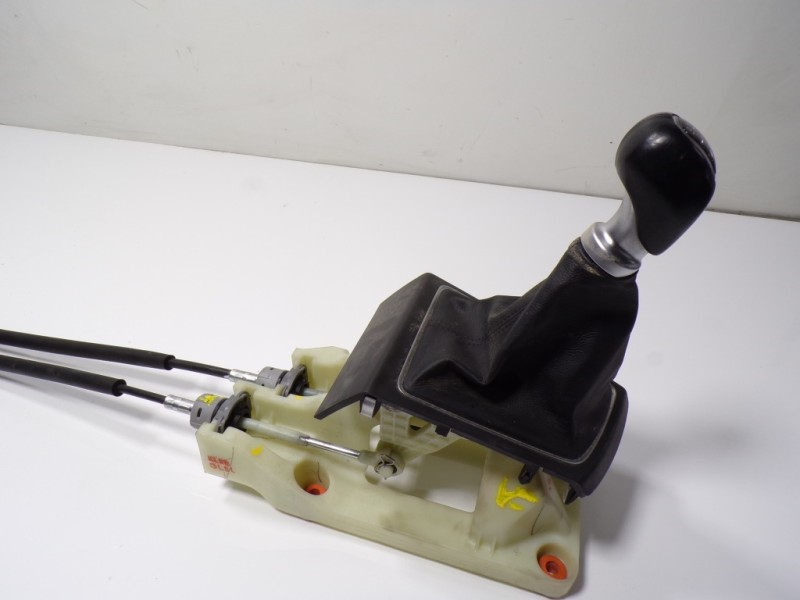 Recambio de palanca cambio para hyundai i20 1.2 cat referencia OEM IAM 43700C8310 C81006A08 C81006A08