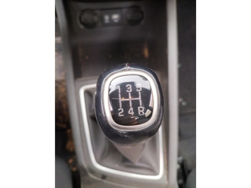 Recambio de palanca cambio para hyundai i20 1.2 cat referencia OEM IAM 43700C8310 C81006A08 C81006A08