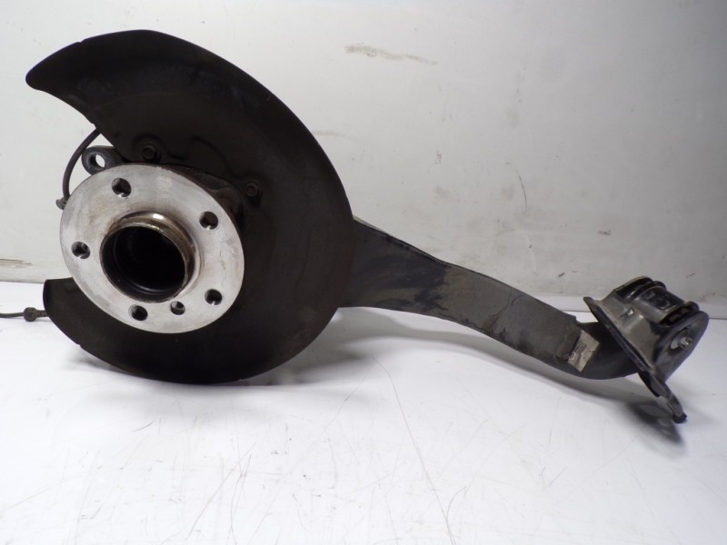 Recambio de mangueta trasera derecha para bmw serie 2 gran tourer (f46) 218d referencia OEM IAM 33326851580  