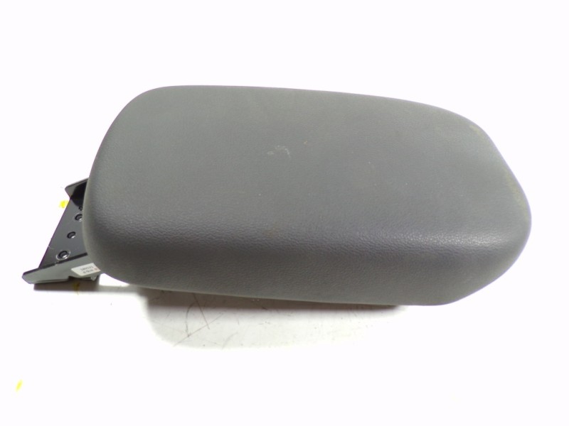 Recambio de apoyabrazos central para hyundai kona 1.6 crdi cat referencia OEM IAM 84660J9000TRY  