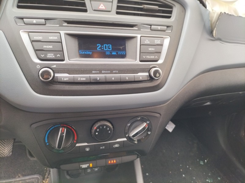 Recambio de sistema audio / radio cd para hyundai i20 1.2 cat referencia OEM IAM 96170C8250SDH 96170C8250SDH 10R048418