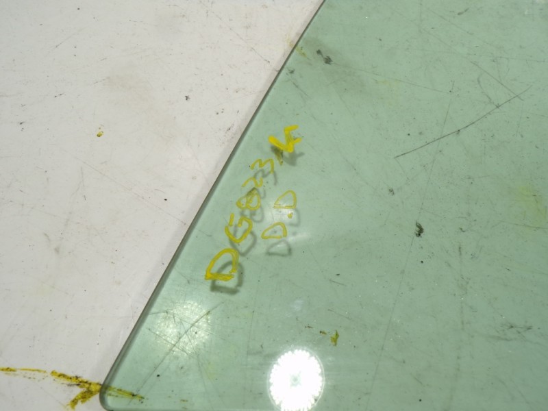 Recambio de cristal puerta delantero derecho para hyundai kona 1.6 crdi cat referencia OEM IAM 82420J9050  