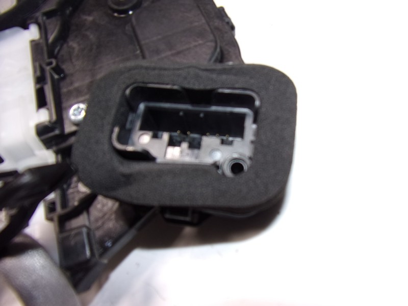 Recambio de cerradura puerta trasera izquierda para volkswagen taigo 1.0 tsi referencia OEM IAM 10A839015B 10A839015B 