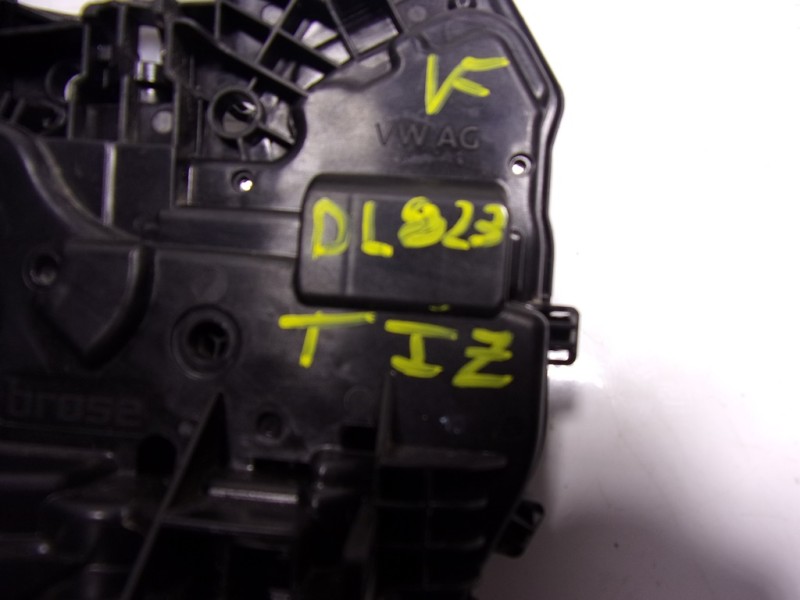 Recambio de cerradura puerta trasera izquierda para volkswagen taigo 1.0 tsi referencia OEM IAM 10A839015B 10A839015B 