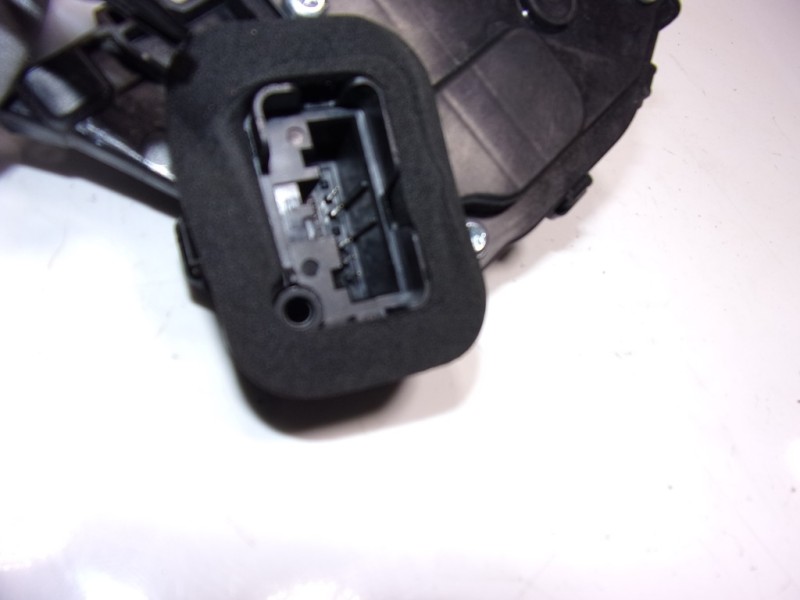 Recambio de cerradura puerta trasera izquierda para volkswagen taigo 1.0 tsi referencia OEM IAM 10A839015B 10A839015B 