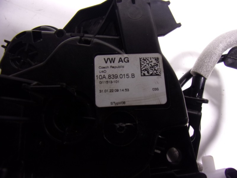 Recambio de cerradura puerta trasera izquierda para volkswagen taigo 1.0 tsi referencia OEM IAM 10A839015B 10A839015B 