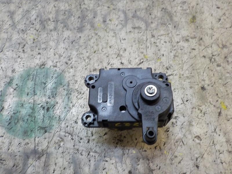 Recambio de motor electrico para peugeot 308 1.2 12v e-thp referencia OEM IAM 6479E1 Z5509001 