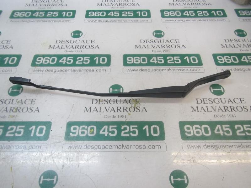 Recambio de brazo limpia delantero derecho para peugeot 308 1.6 16v hdi referencia OEM IAM 6429EN  