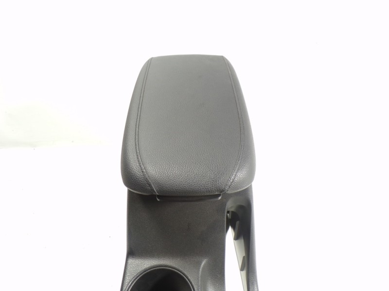 Recambio de apoyabrazos central para kia xceed 1.4 tgdi cat referencia OEM IAM 84660J7000WK  