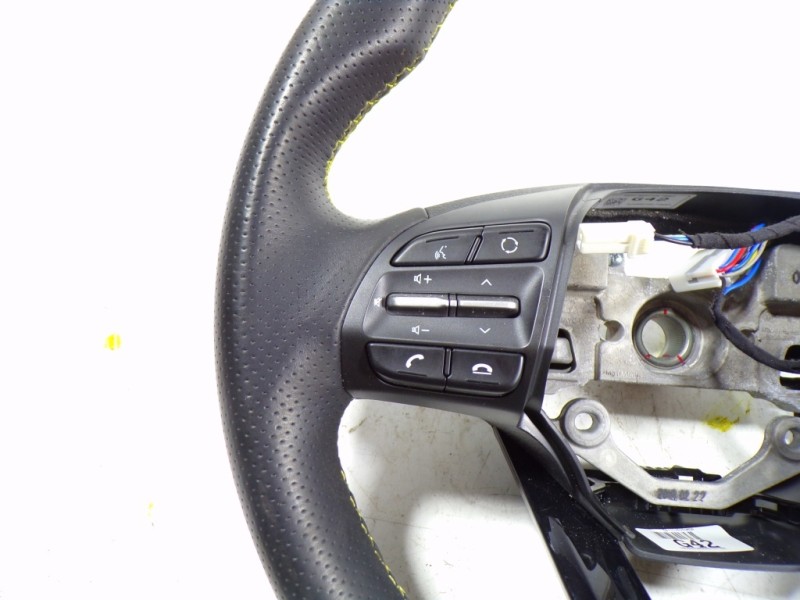 Recambio de volante para hyundai kona 1.6 crdi cat referencia OEM IAM 56110J9390MGR  