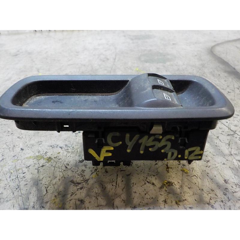 Recambio de mando elevalunas delantero izquierdo para ford fiesta (cb1) 1.4 tdci cat referencia OEM IAM 1547736  