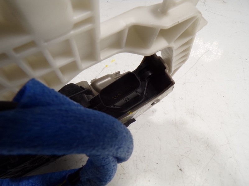 Recambio de cerradura puerta delantera derecha para kia xceed 1.4 tgdi cat referencia OEM IAM 81320J7000 81320J7000 