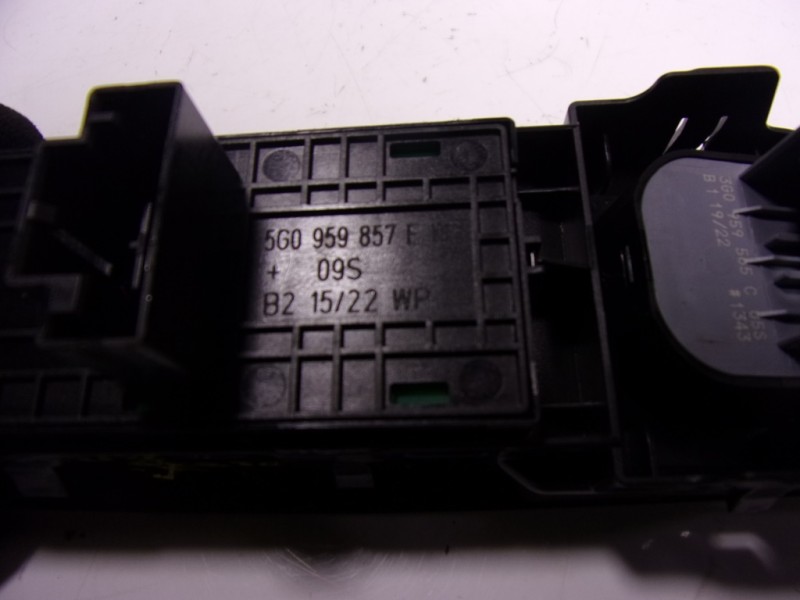 Recambio de mando elevalunas delantero izquierdo para volkswagen taigo 1.0 tsi referencia OEM IAM 5G0959857EWZU 5G0959857E 3G095