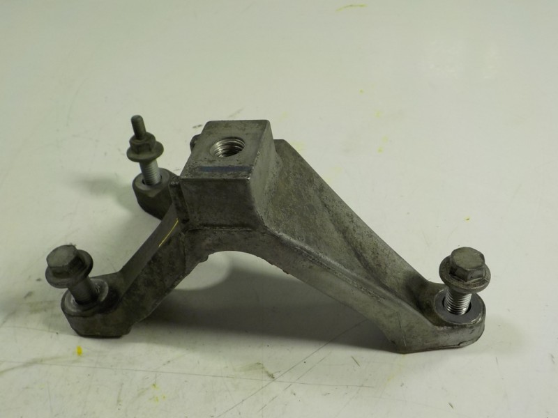 Recambio de soporte cambio para volvo s40 berlina 1.8 cat referencia OEM IAM   