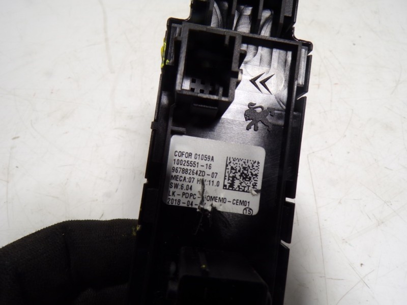 Recambio de mando elevalunas delantero izquierdo para opel crossland x 1.2 referencia OEM IAM 13483541 96788264ZD 