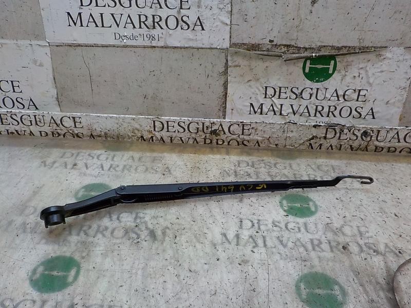 Recambio de brazo limpia delantero derecho para kia carens ( ) 1.7 crdi cat referencia OEM IAM 98321A4000  