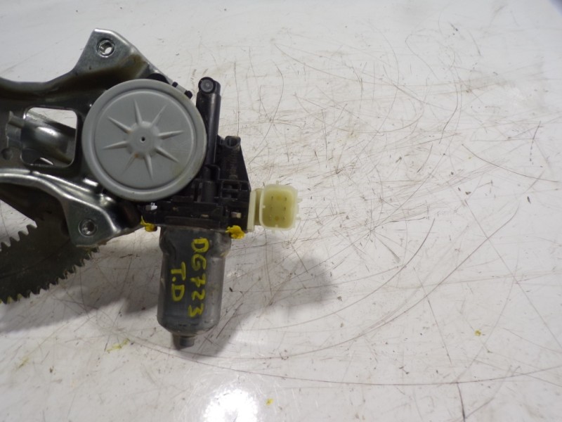 Recambio de elevalunas trasero derecho para nissan x-trail (t32) acenta 4x4 referencia OEM IAM 827206FR0A 827301BA0 2621004650